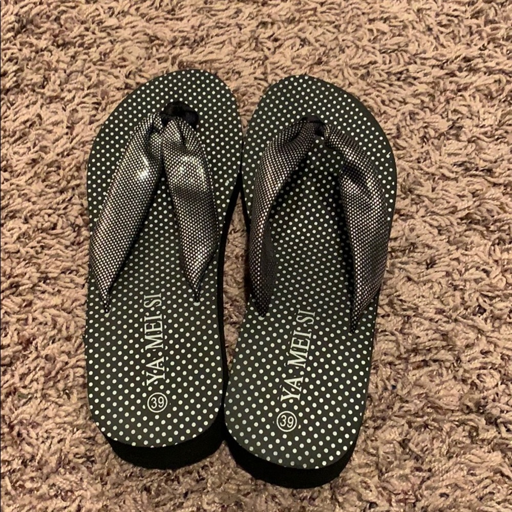 Never worn! Wedge Sandler’s